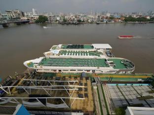 riverside bangkok hotel