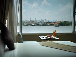 riverside bangkok hotel