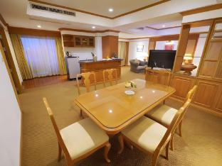 riverside bangkok hotel