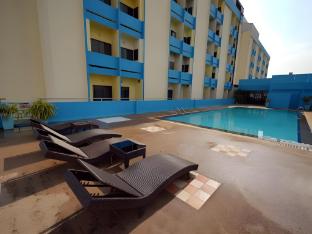 riverside bangkok hotel