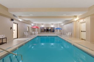 days inn pittsburgh airport