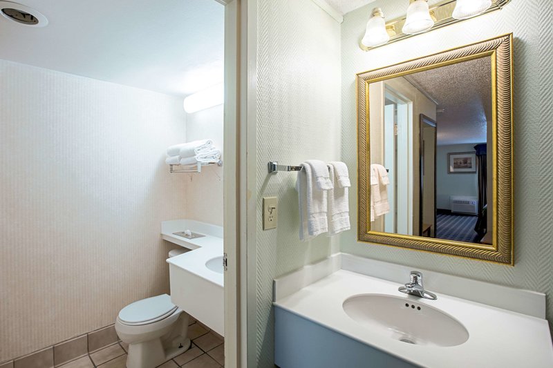 quality inn and suites near i 480 and i 29