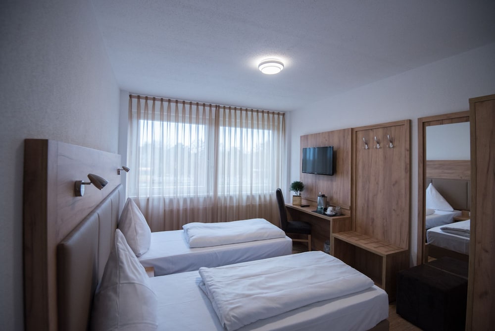 hotel leo