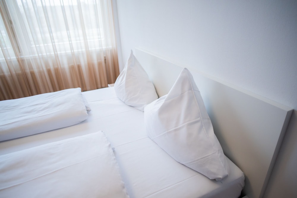 hotel leo