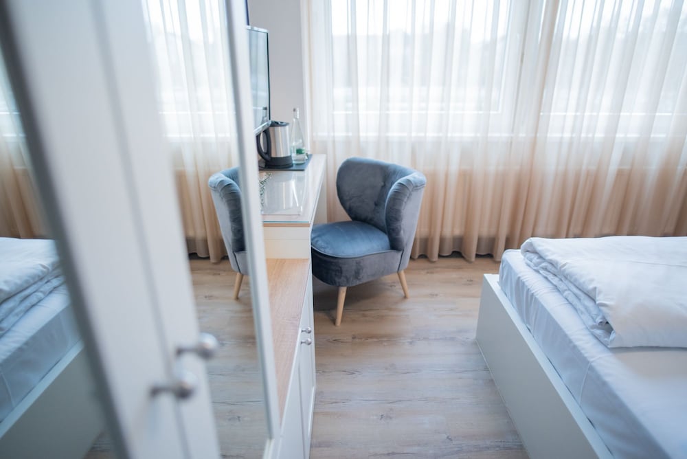 hotel leo