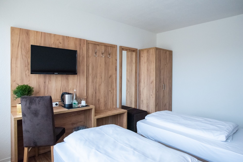 hotel leo