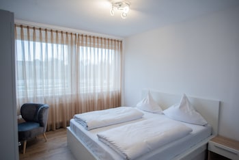 hotel leo