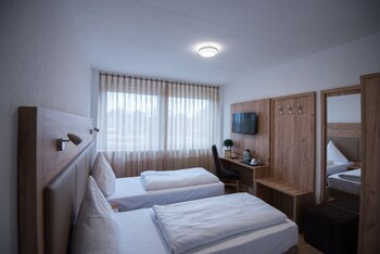 hotel leo