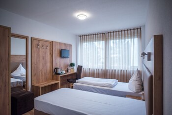hotel leo