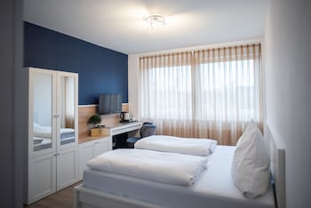 hotel leo