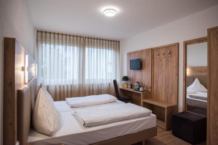 hotel leo