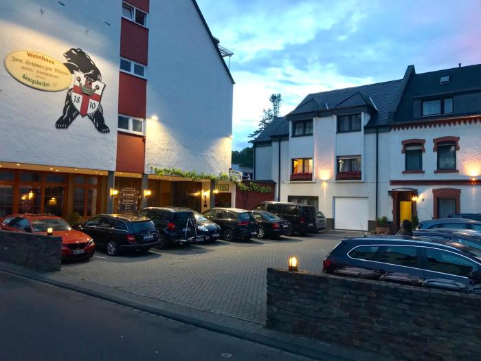 hotel and weinhaus zum schwarzen baren