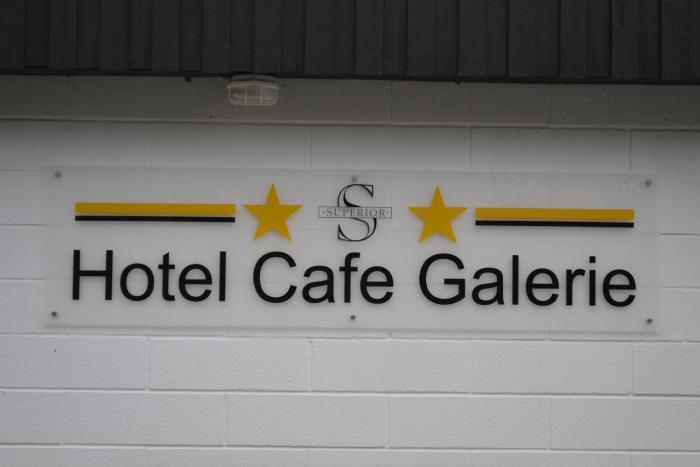 hotel cafe galerie