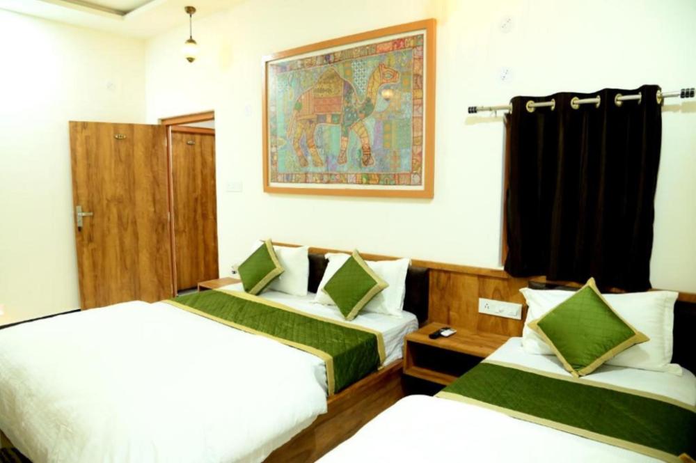 hotel the travel bug jaisalmer