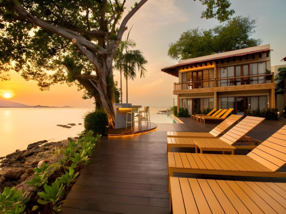 sea sun bed and beyond