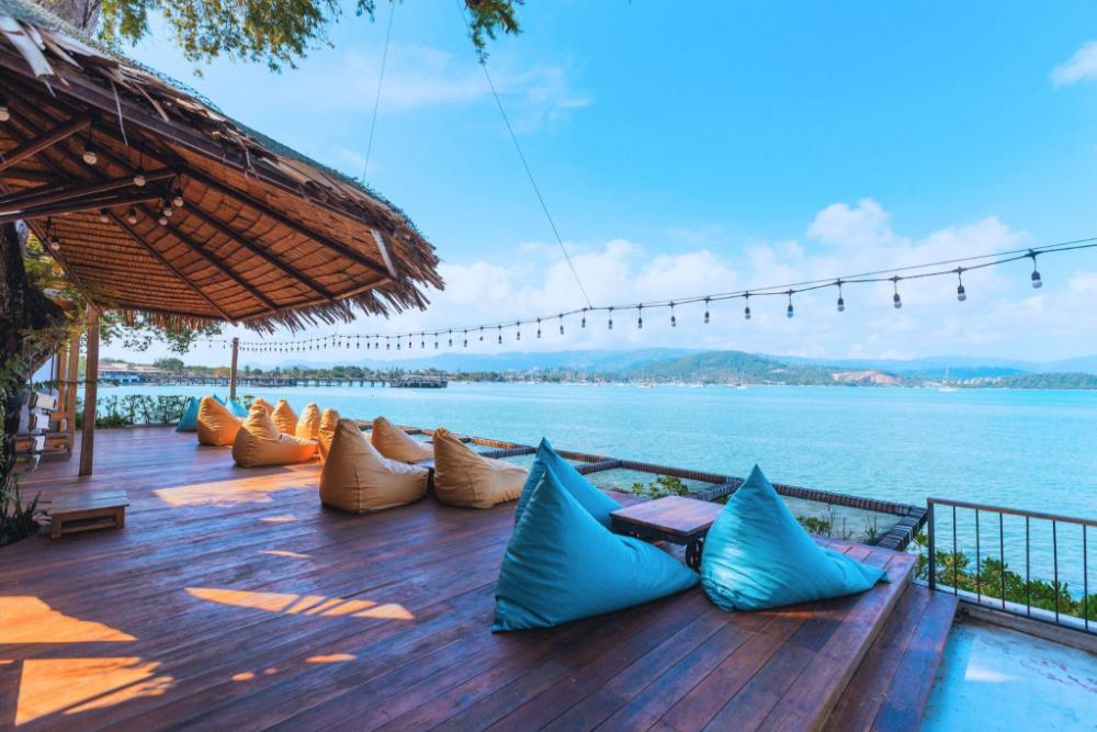 sea sun bed and beyond