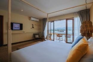 sea sun bed and beyond