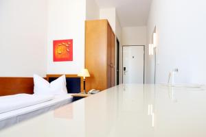 H24 Hoteltow,Grossbeeren>>Berlin,3 star