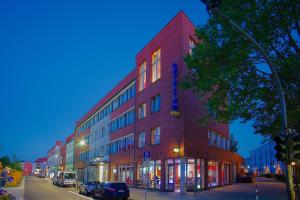 H24 Hoteltow,Grossbeeren>>Berlin,3 star