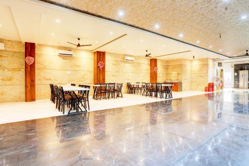 Hotel Dev Paradise,,4 star