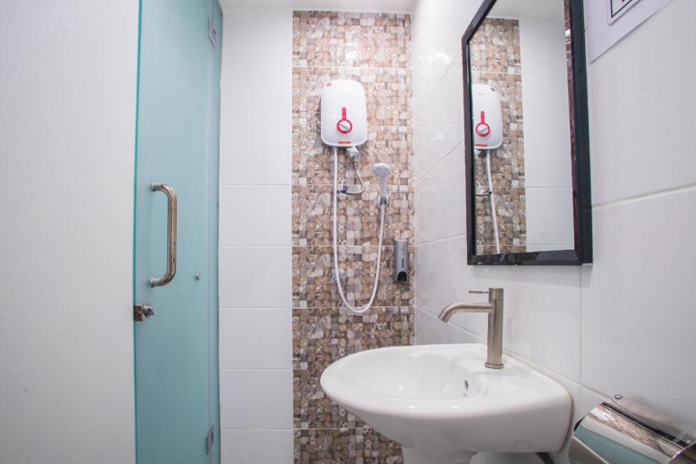 hotel o gs hotels near strand mall