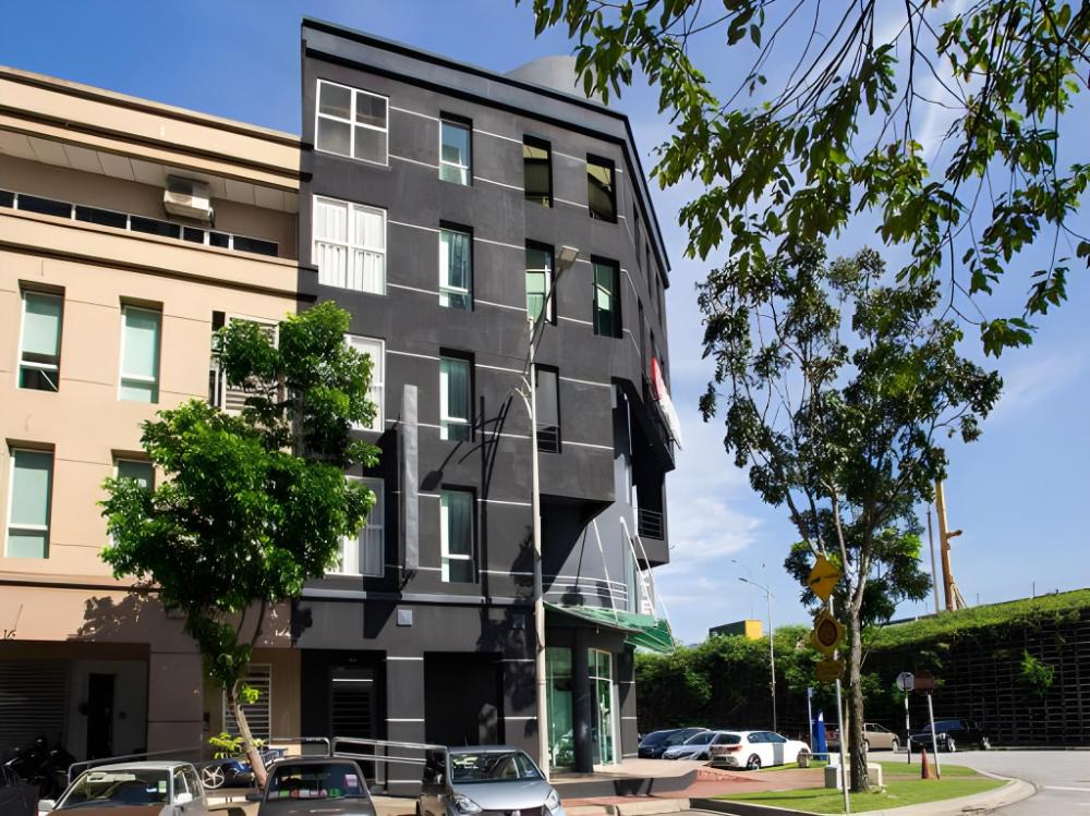 hotel o gs hotels near strand mall