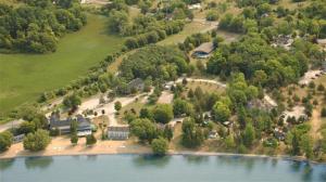 Isaiah Tubbs Resort & Conference Centre,Bloomfield>>Belleville,2 star