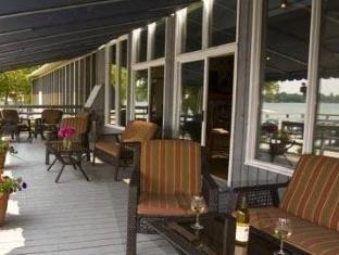 Isaiah Tubbs Resort & Conference Centre,Bloomfield>>Belleville,2 star