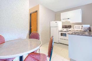 Super 8 By Wyndham Golden,Revelstoke>>Golden,2 star