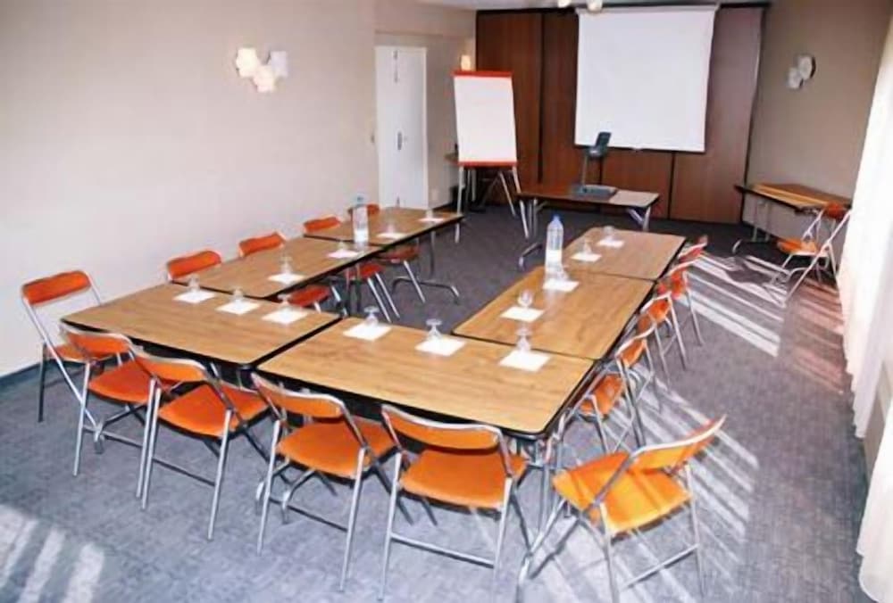 hotel authentic by balladins rodez le segala