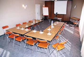 hotel authentic by balladins rodez le segala