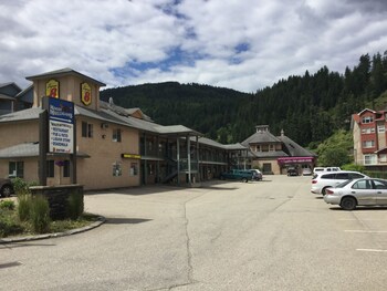 super 8 by wyndham sicamous