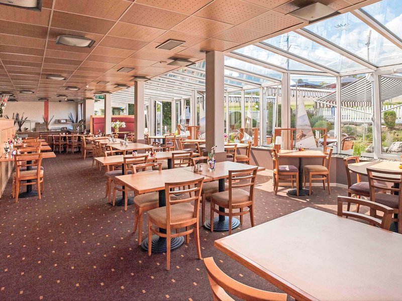 ibis 3 lacs neuchatel hotel