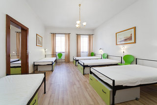 hostel little quarter