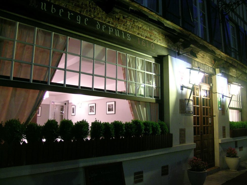 hotel de la licorne and spa nuxe