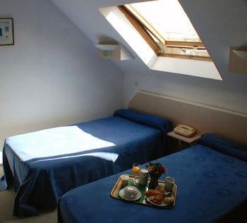 Hotel Restaurant Aux Deux Roses,In A Rural Location,3 star