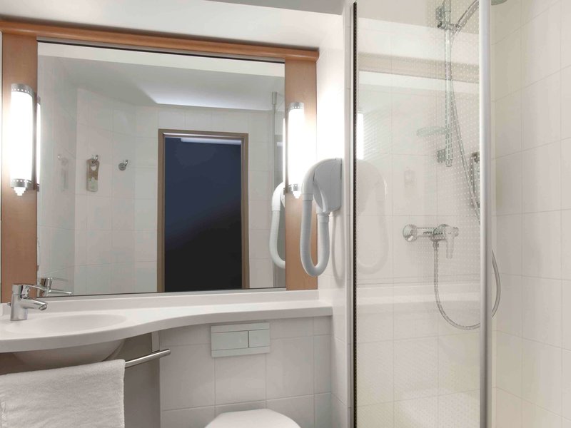 ibis nice aeroport promenade des anglais