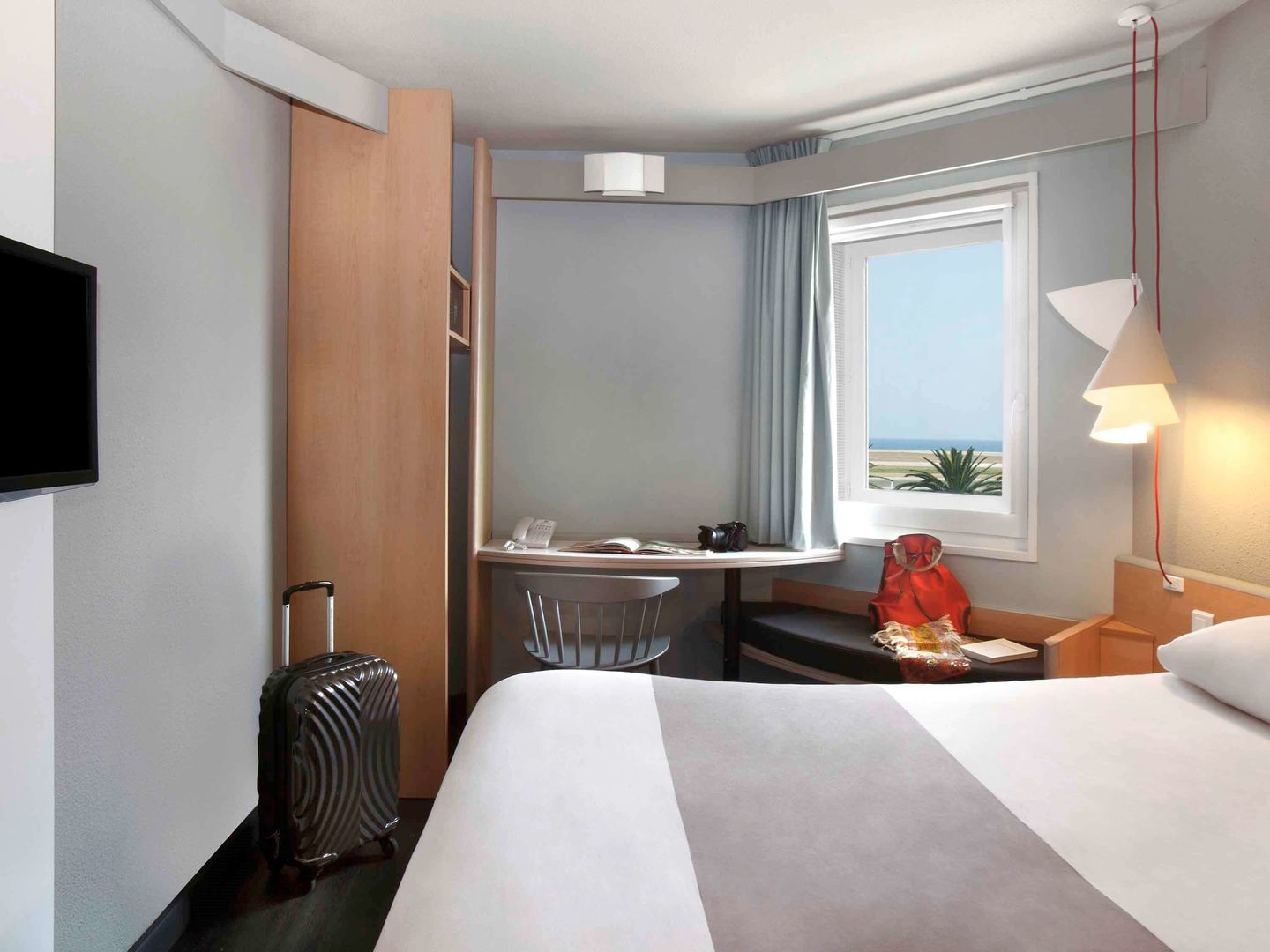 ibis nice aeroport promenade des anglais