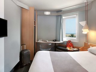 ibis nice aeroport promenade des anglais