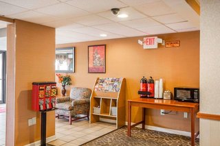 econo lodge milwaukee airport