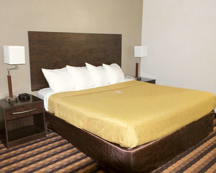 econo lodge milwaukee airport