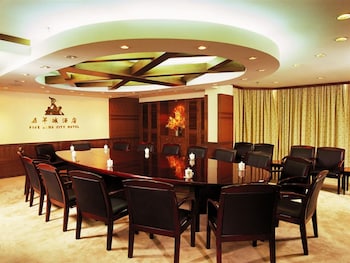 five rams city hotel