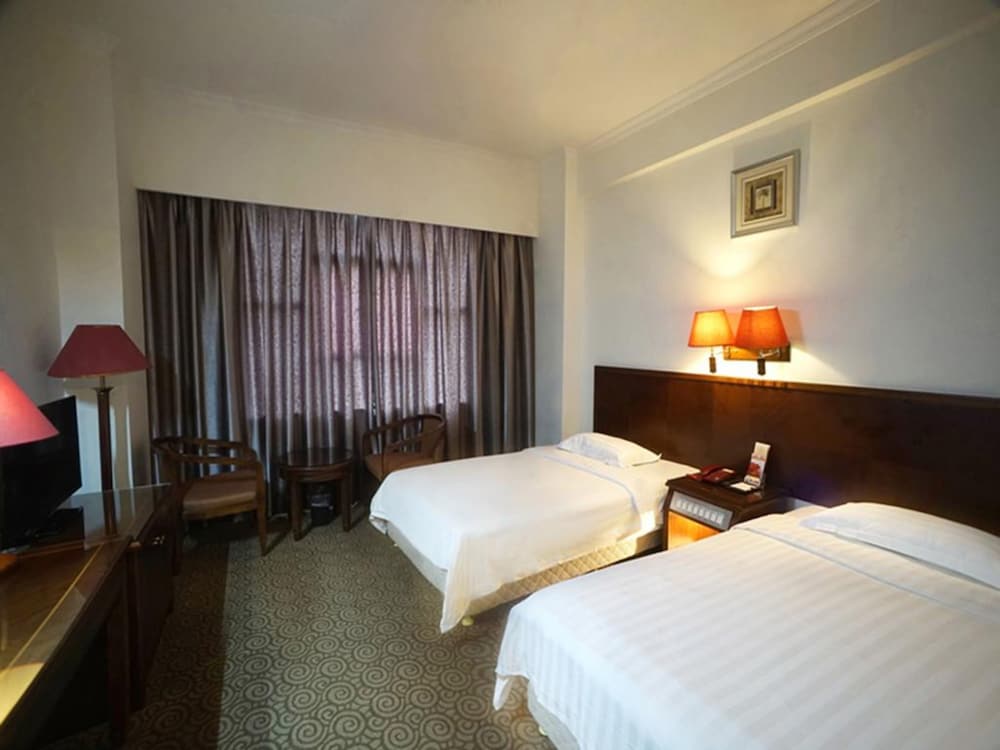 five rams city hotel