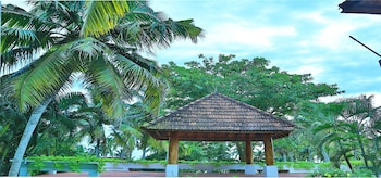 estuary sarovar premiere poovar island