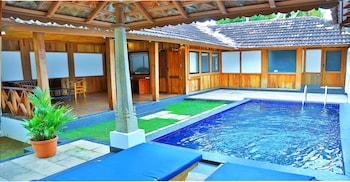 estuary sarovar premiere poovar island