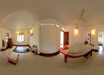 estuary sarovar premiere poovar island