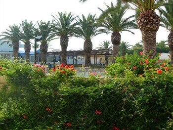 racar hotel and resort