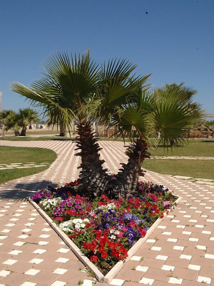 racar hotel and resort