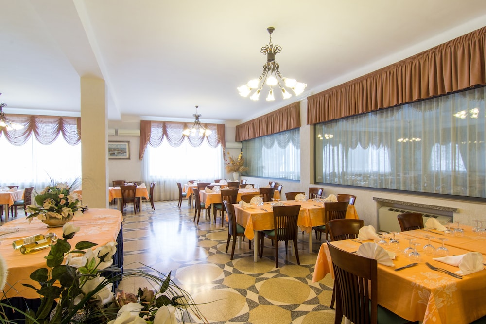 racar hotel and resort