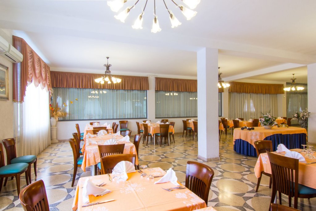 racar hotel and resort